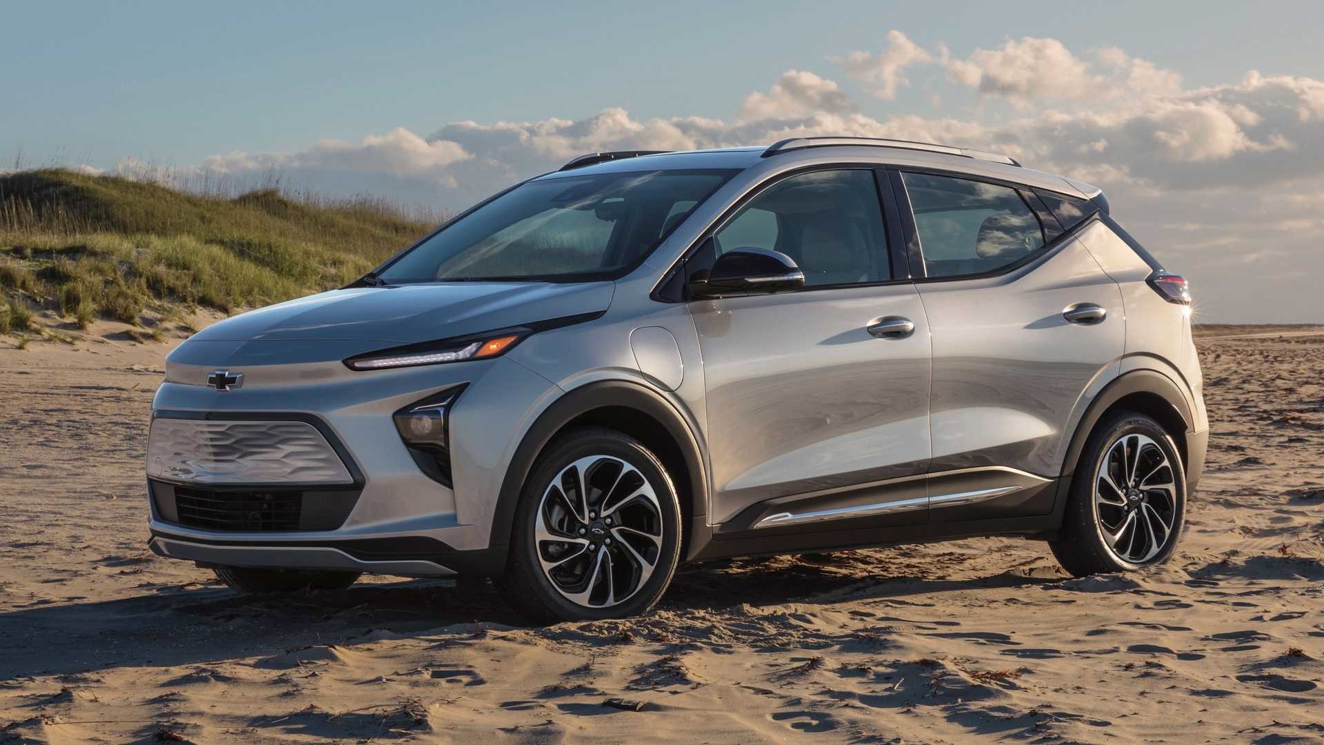 GM apresenta Bolt EV 2022 e inédito crossover EUV