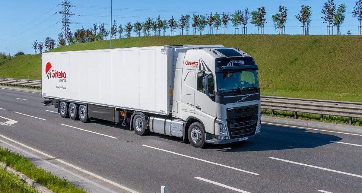 Operador logístico europeu compra 2 mil caminhões Volvo FH