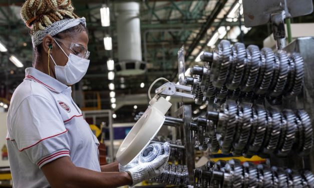 Em aceleração, planta da Stellantis já fabricou 15 milhões de transmissões