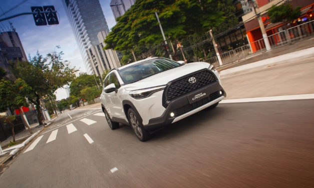 Toyota elege Corolla Cross para marcar época