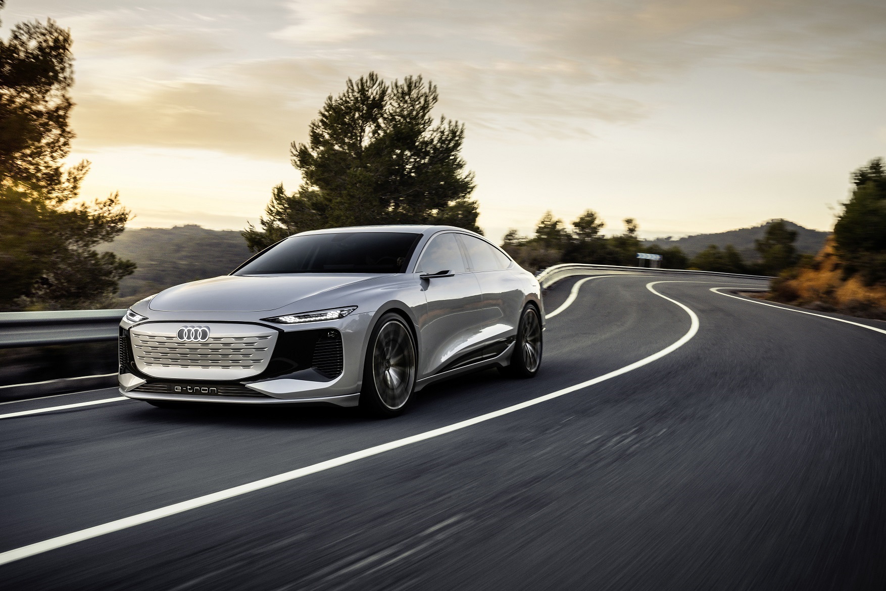 Audi mostra conceito A6 e-tron com autonomia de até 700 km