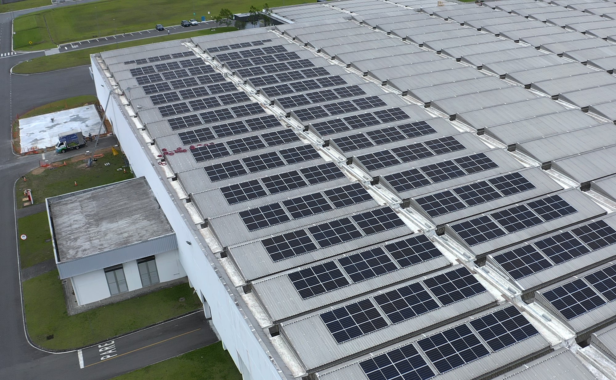 BMW utiliza energia solar na fábrica de Araquari