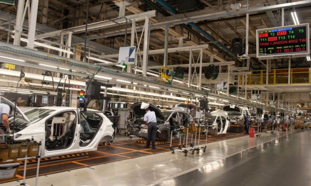 Alta de 24% na produção de veículos reflete em aumento de estoque