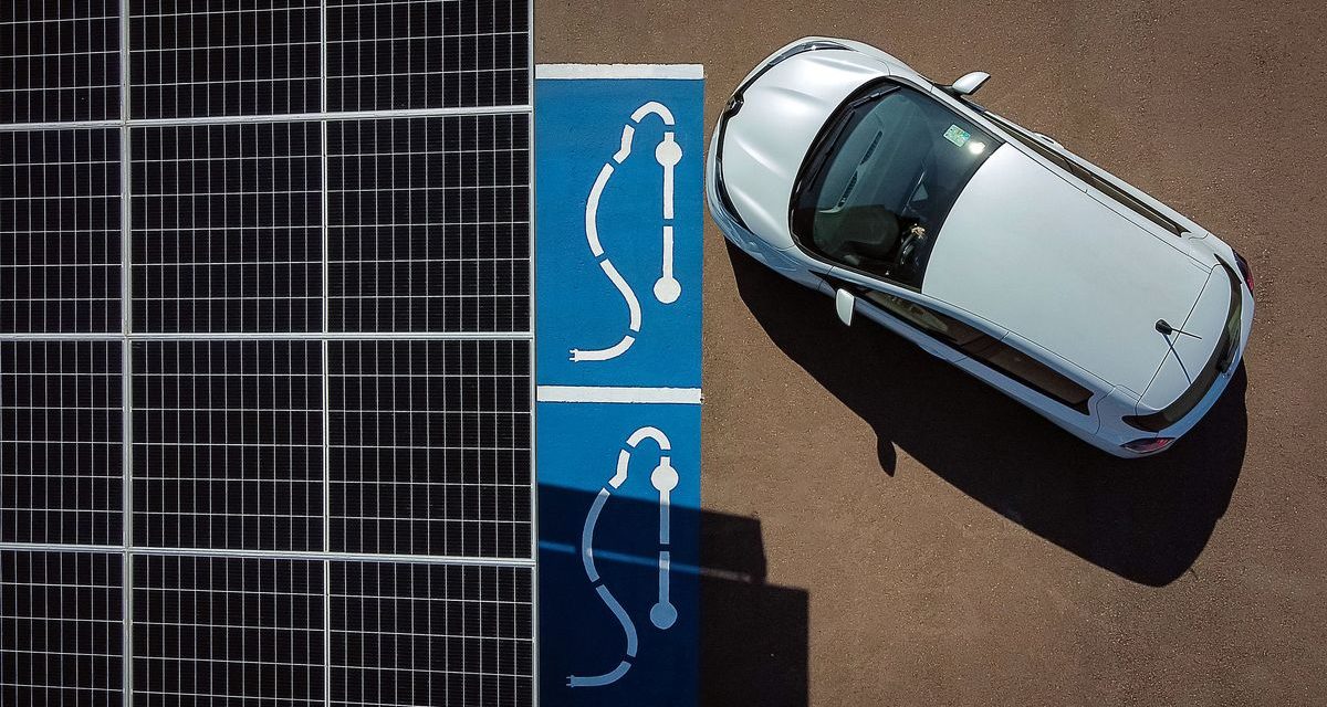 Fábrica da Renault ganha garagem fotovoltaica