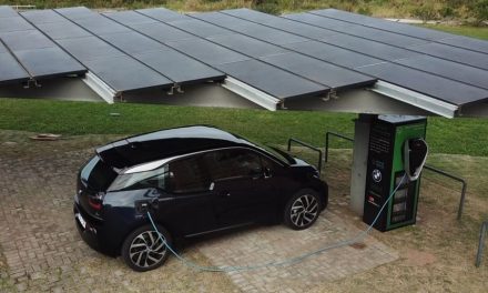BMW Group Brasil desenvolve eletroposto solar