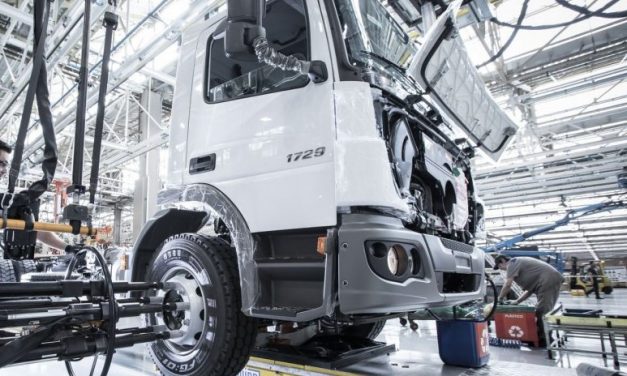1,2 mil metalúrgicos da Mercedes-Benz entrarão em lay-off a partir de maio