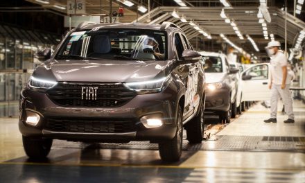 Na Fiat, 1,8 mil trabalhadores entram em lay-off na segunda-feira