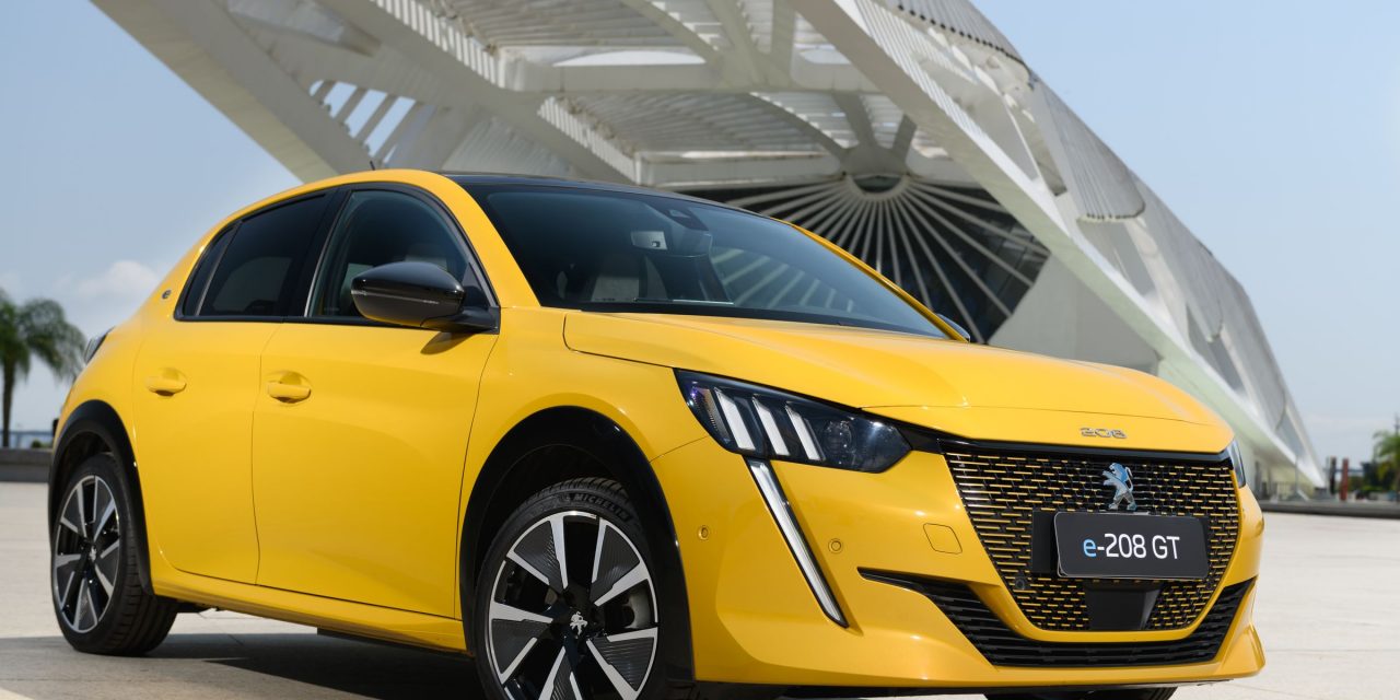 Peugeot já vende o e-208 GT e confirma mais dois elétricos no Brasil