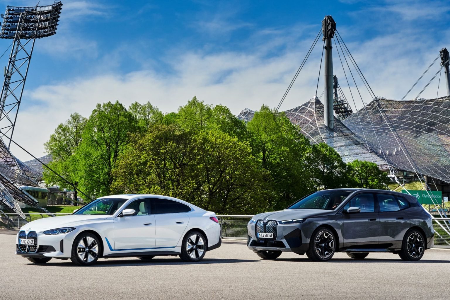 BMW confirma chegada de elétricos i4 e iX no Brasil “em breve”