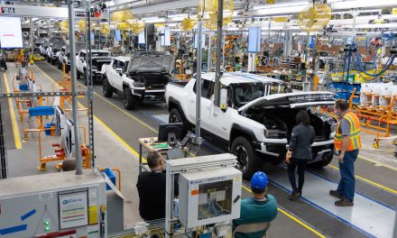 General Motors inaugura primeira fábrica de elétricos nos EUA