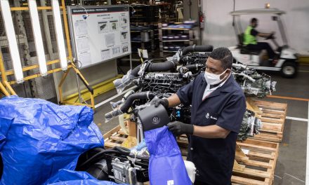 VWCO começa a exportar caminhões e ônibus para a Ásia