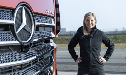 Mercedes-Benz trilha diversas rotas em meio a muitos desafios