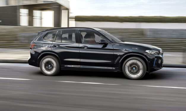 BMW iX3 chega no primeiro semestre