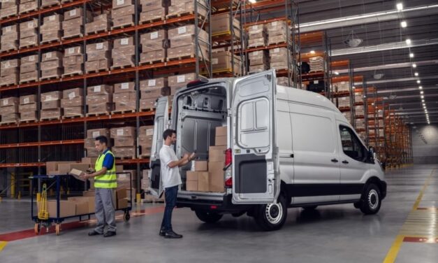 Transit Furgão chega ao Brasil com preços a partir de R$ 239,9 mil