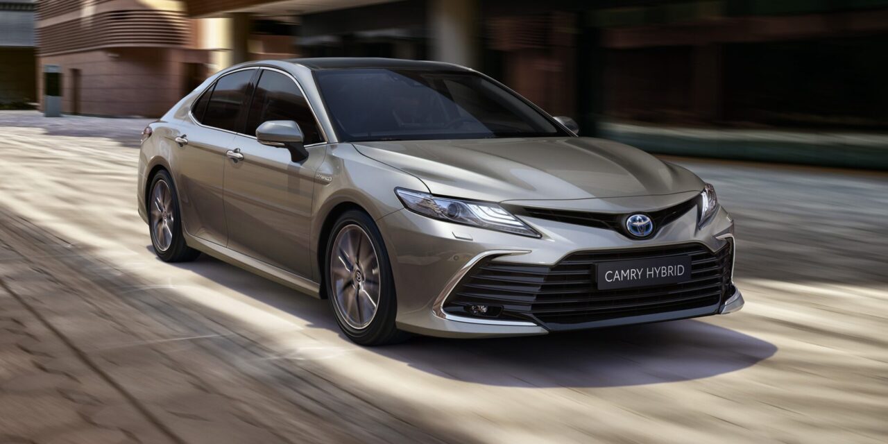 Camry retorna ao Brasil como quarto modelo híbrido da Toyota