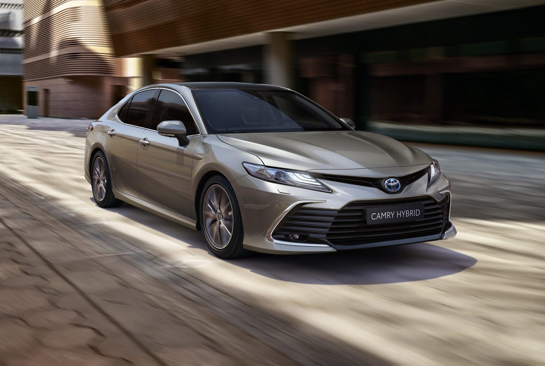 Camry retorna ao Brasil como quarto modelo híbrido da Toyota