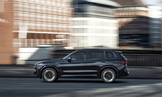 BMW iX3  M Sport desembarca no Brasil por R$ 476 mil
