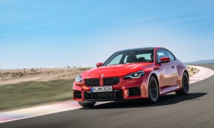 BMW apresenta novo esportivo M2