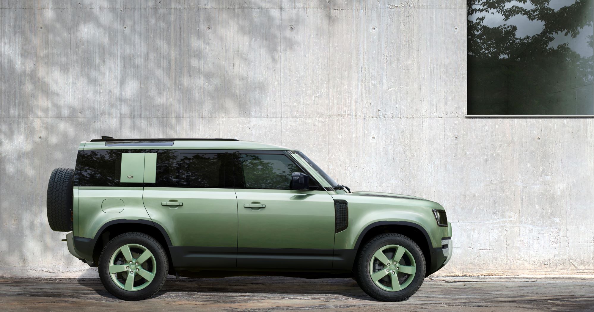 Land Rover lança edição especial do Defender 75 anos