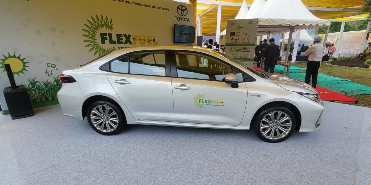 Com Corolla híbrido flex, Toyota promove o etanol na Índia
