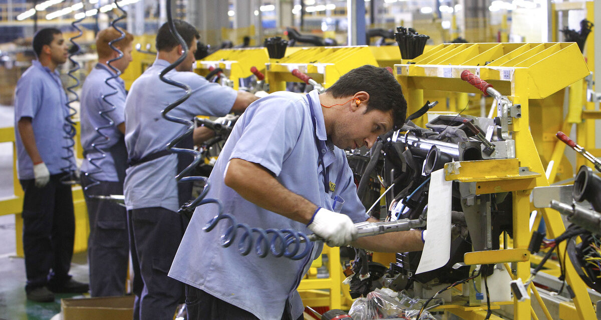 Mesmo com incentivos às vendas, Renault concederá férias coletivas e reduzirá produção no Paraná