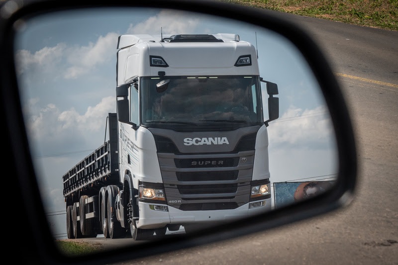 Scania também anuncia paradas e férias coletivas