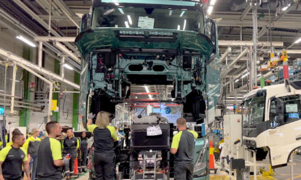 Volvo entrega os primeiros caminhões elétricos com aço livre de fósseis