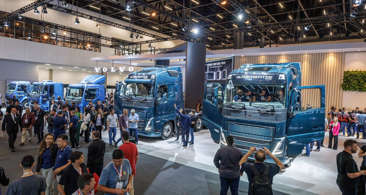 Volvo fatura R$ 2 bilhões em negócios na Fenatran 2022