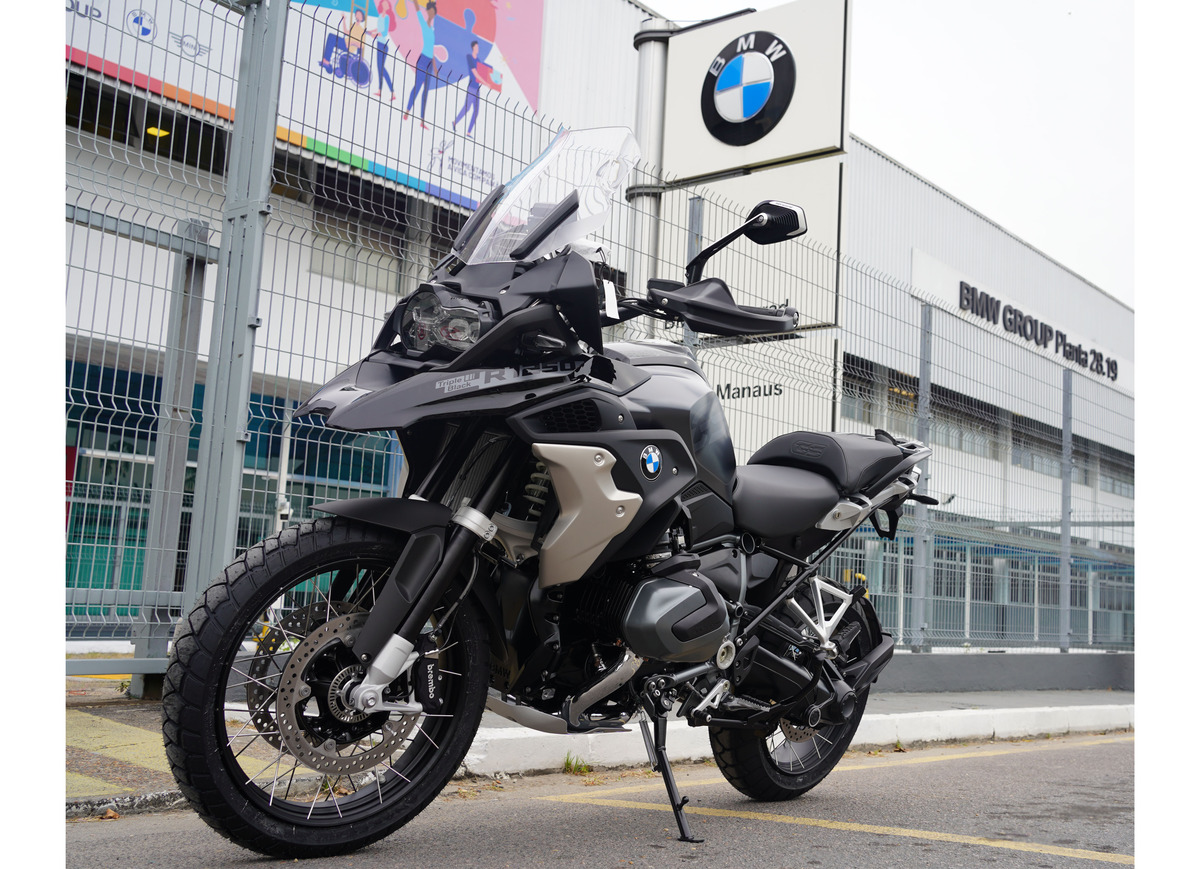BMW lançará moto de corrida no Brasil - Revista iCarros