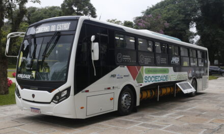 Scania inicia teste com ônibus a gás em Curitiba