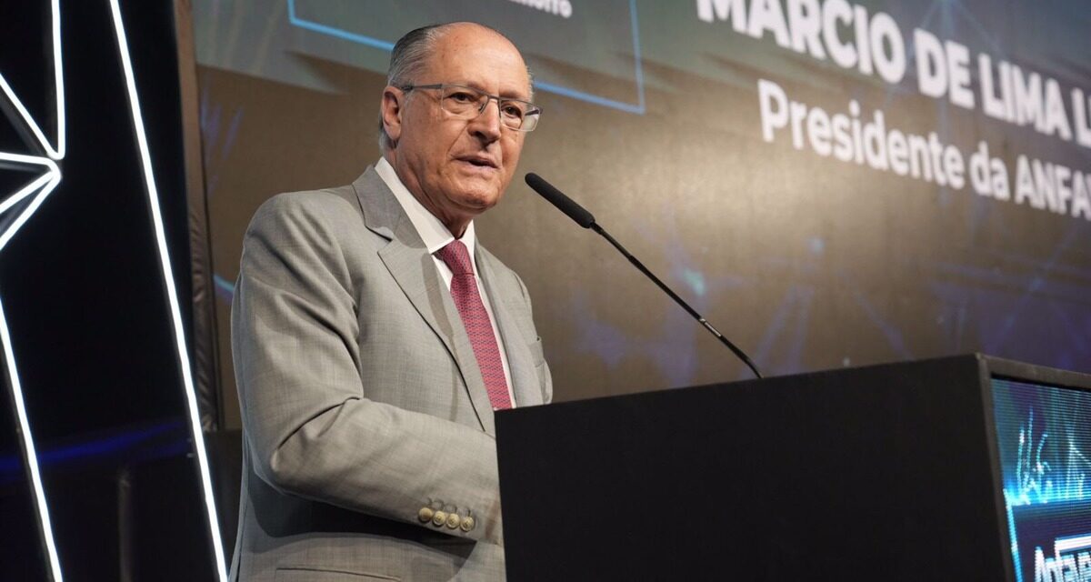 Toyota investirá R$ 11 bilhões no Brasil, diz Alckmin