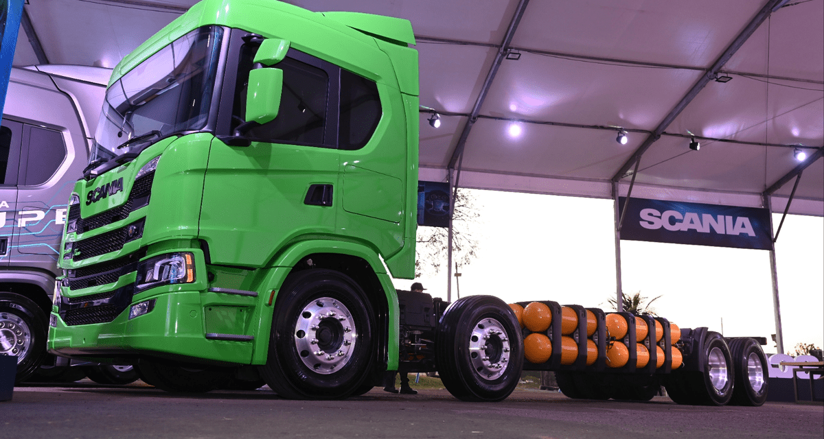 Scania begins offering 900 km-range gas truck