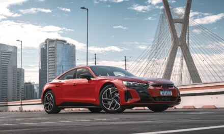 Em Interlagos, Audi promove testes com e-tron GT