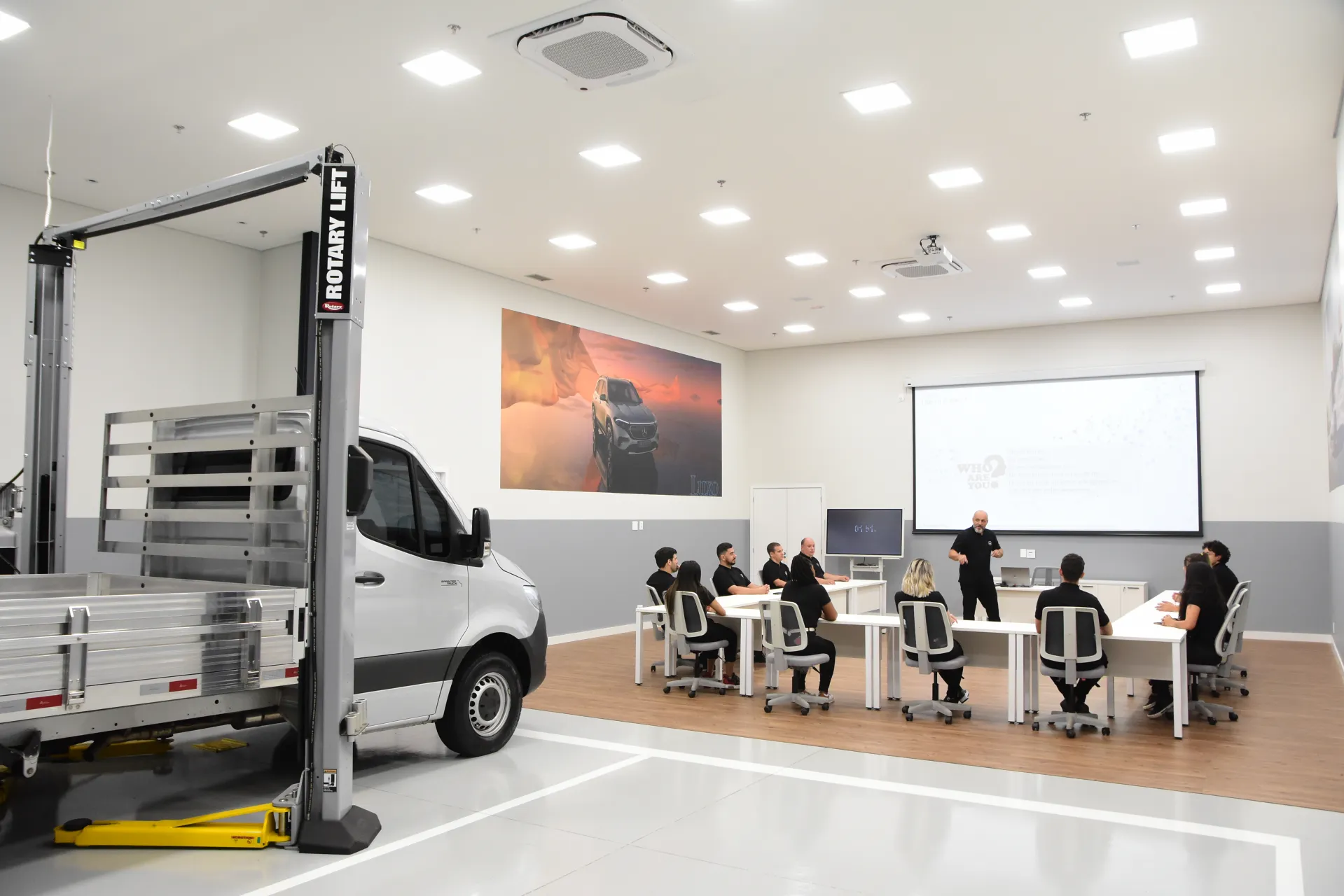 Carros e vans: Mercedes-Benz investe em capacitação profissional.