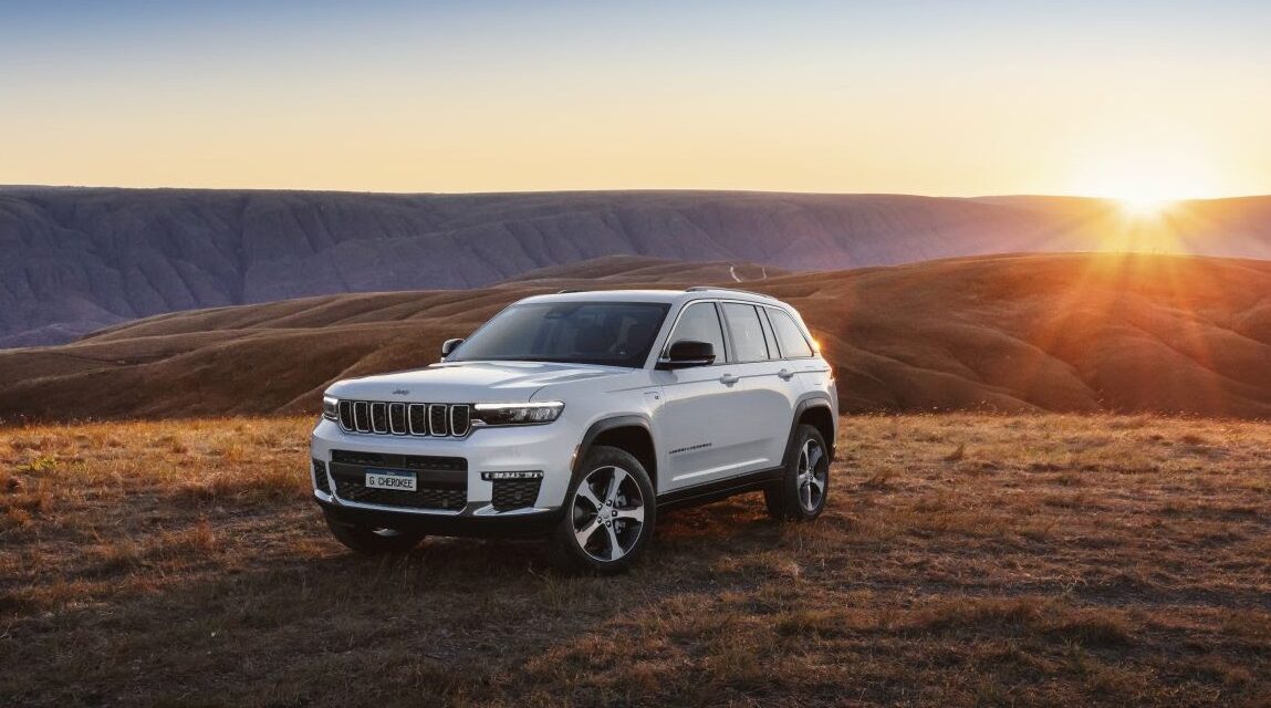 Grand Cherokee chega na versão plug-in