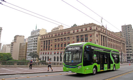 Ônibus elétrico Volvo BZL inicia teste em São Paulo