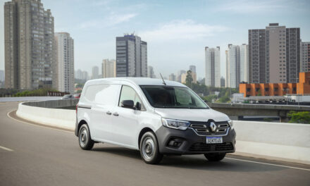 Renault inicia oferta da nova geração do Kangoo E-Tech