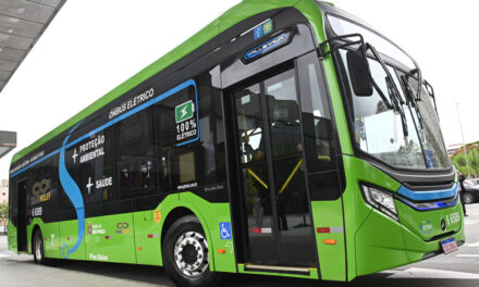 Mercedes-Benz inicia as primeiras entregas de 50 ônibus elétricos eO500U