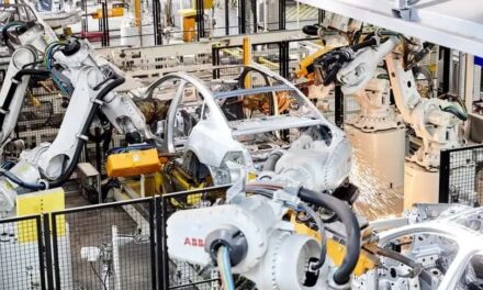 ABB fornece robôs para as novas linhas de elétricos da Volvo