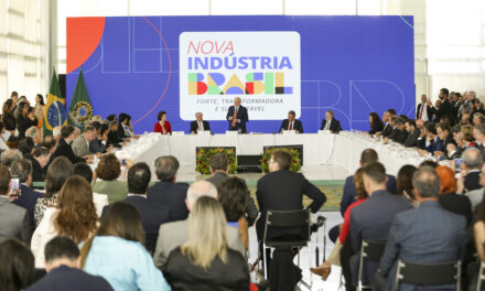 Governo anuncia R$ 300 bilhões para indústria até 2026