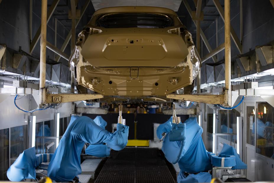 Com mais robôs, Nissan aprimora áreas de pintura em Resende