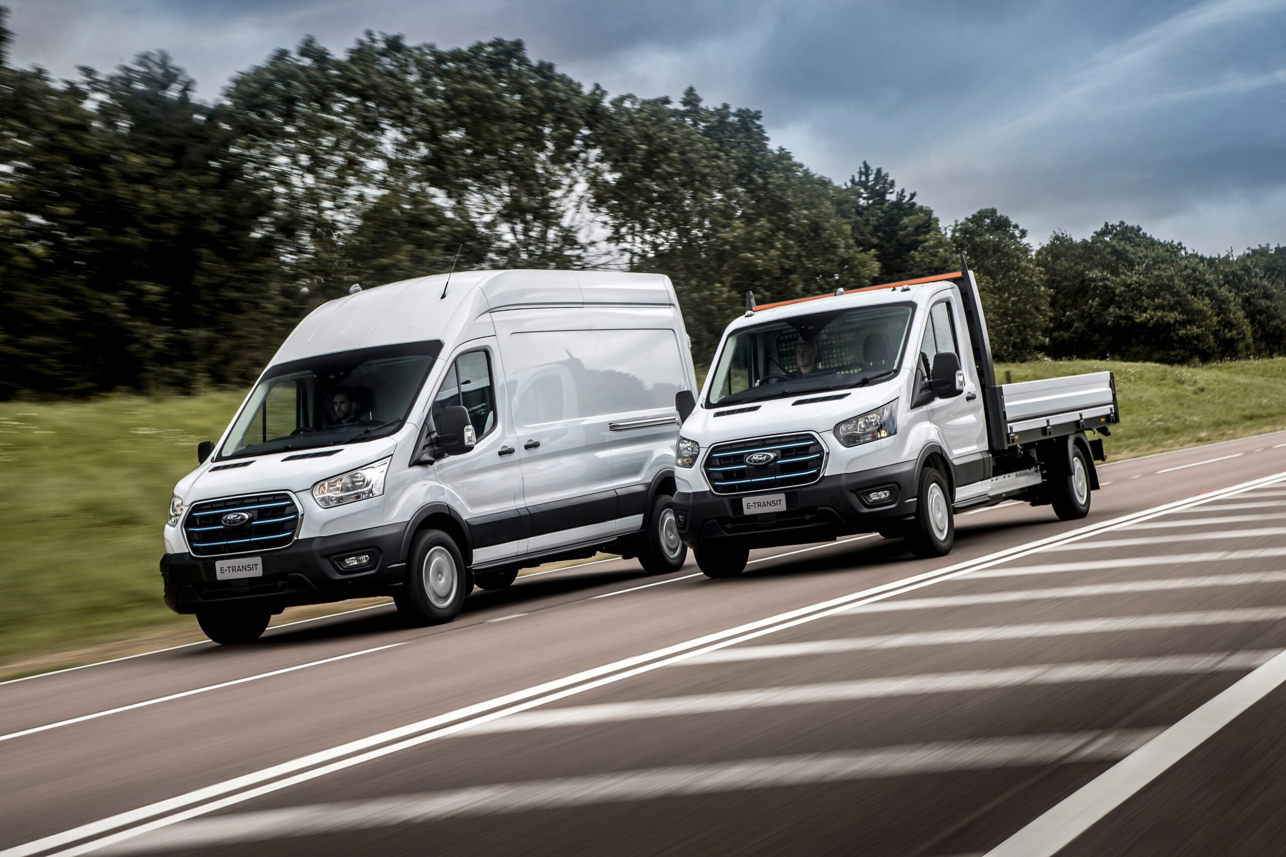 Ford inicia a venda da van e do chassi E-Transit em março