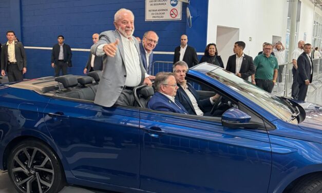 Na Volkswagen, Lula diz que setor automotivo voltou a acreditar no País