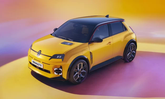 Renault 5 E-Tech chega só em setembro