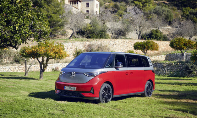 VW ID. Buzz GTX: a Kombi de fábrica mais potente já feita.