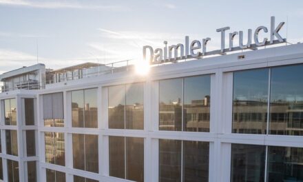 Daimler Truck: volume estável e receita recorde em 2023.