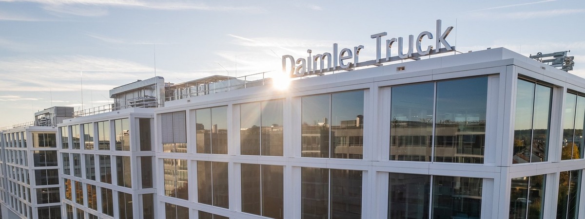 Daimler Truck: volume estável e receita recorde em 2023.