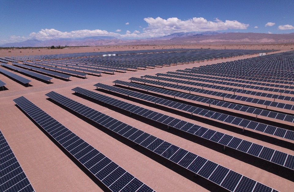 Stellantis compra metade de empresa argentina de energias renováveis
