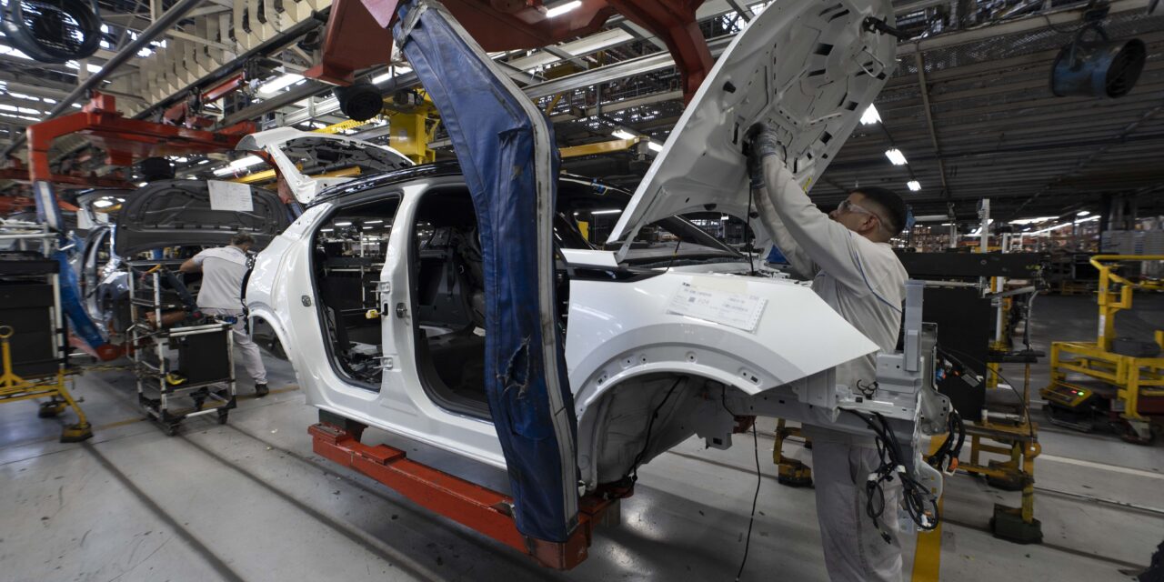 Com mercado argentino em baixa, Stellantis encerra segundo turno e abrirá PDV em El Palomar