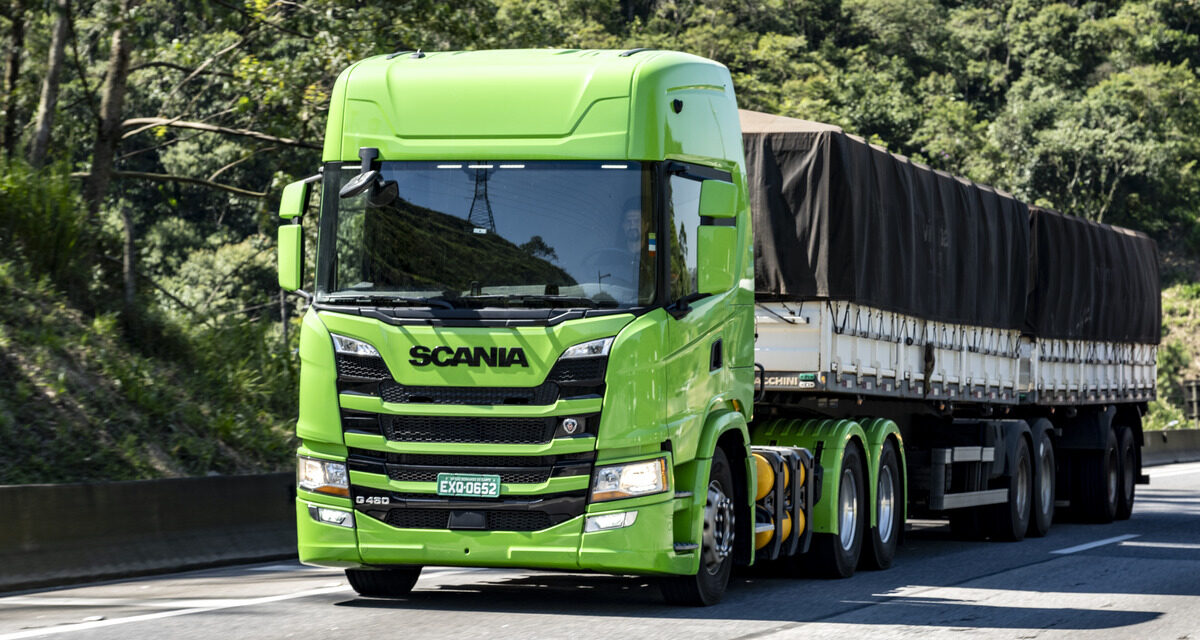 Scania introduz na oferta de caminhões a gás versão 6×4 e motor de 460 cv